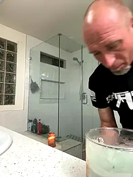 Snapshot of El_Gizmo chatting on 10/31/25, 08:33 El Gizmo online show from 10/31/25, 08:33