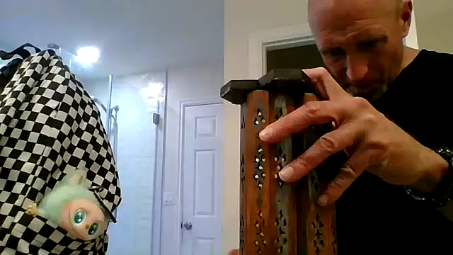 El Gizmo online show from 04/15/26, 07:25