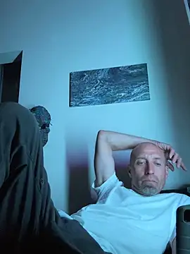 Snapshot of El_Gizmo chatting on 10/25/25, 07:18 El Gizmo online show from 10/25/25, 07:18