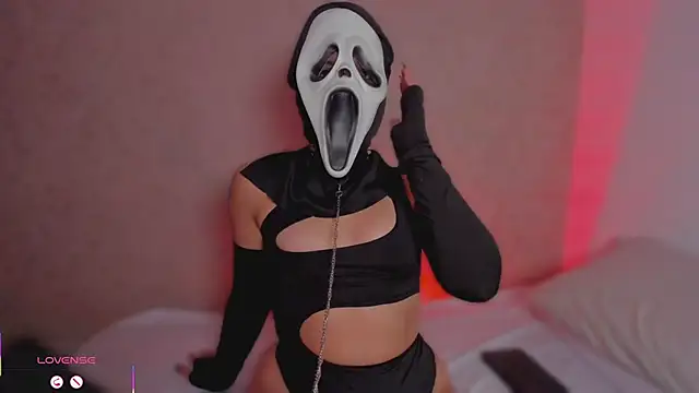 Snapshot of hanna_lee02 chatting on 10/29/25, 12:37 hanna lee02 online show from 10/29/25, 12:37