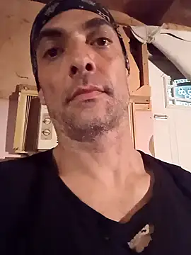 Snapshot of Dickinyou1980 chatting on 03/15/25, 07:20 Dickinyou1980 online show from 03/15/25, 07:20