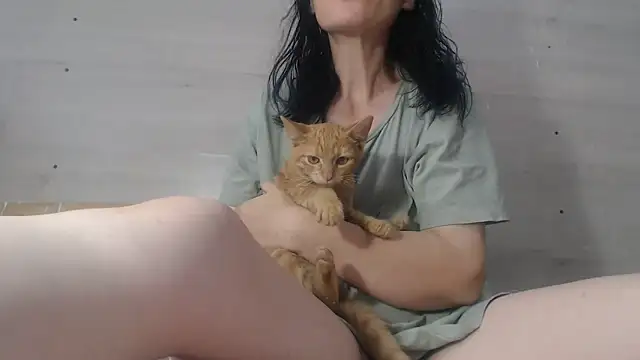 Snapshot of CRISTIINA37 chatting on 09/25/25, 11:38 CRISTIINA37 online show from 09/25/25, 11:38