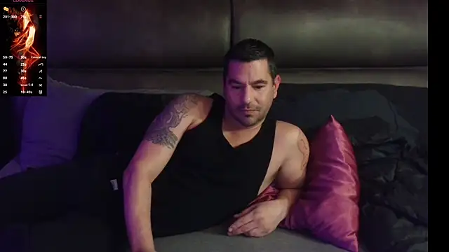 Snapshot of Hard_to_Handlexxx chatting on 10/17/25, 05:22 Hard to Handlexxx online show from 10/17/25, 05:22