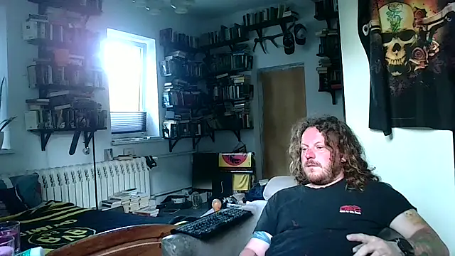 Snapshot of sunr1sa chatting on 05/22/26, 04:32 sunr1sa online show from 05/22/26, 04:32