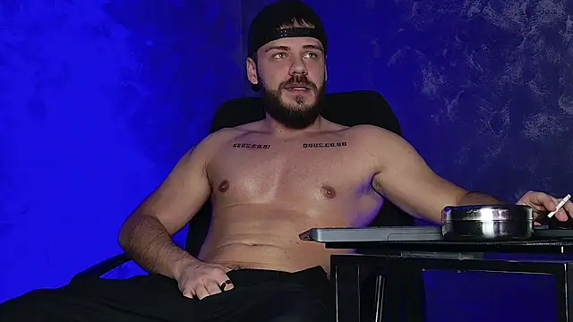 Snapshot of juliusmasters chatting on 12/19/25, 07:38 juliusmasters online show from 12/19/25, 07:38