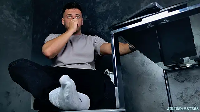 Snapshot of juliusmasters chatting on 02/08/26, 09:01 juliusmasters online show from 02/08/26, 09:01