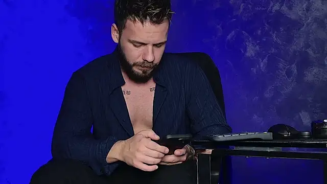 Snapshot of juliusmasters chatting on 12/20/25, 09:50 juliusmasters online show from 12/20/25, 09:50