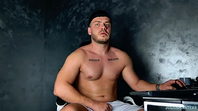 Snapshot of juliusmasters chatting on 02/13/26, 08:20 juliusmasters online show from 02/13/26, 08:20