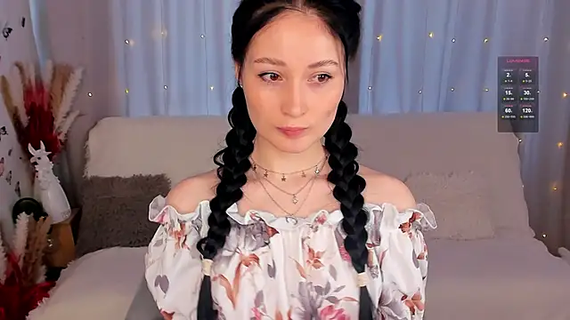 Snapshot of LisaMooore chatting on 02/14/25, 09:55 LisaMooore online show from 02/14/25, 09:55