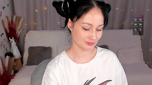 Snapshot of LisaMooore chatting on 02/15/25, 06:33 LisaMooore online show from 02/15/25, 06:33