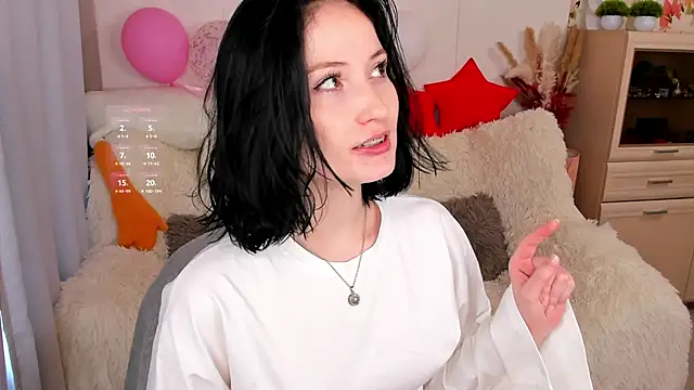 Snapshot of LisaMooore chatting on 04/19/26, 12:06 LisaMooore online show from 04/19/26, 12:06