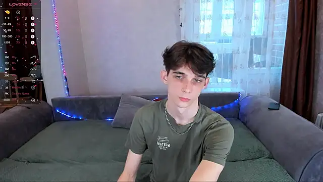 Aaron Boom online show from 04/26/26, 01:19