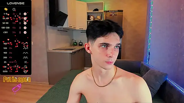 Aaron Boom online show from 10/31/25, 12:40