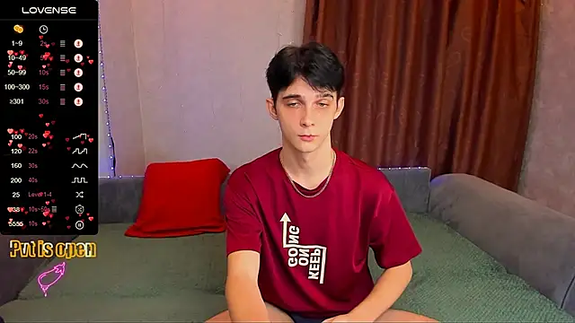 Aaron Boom online show from 12/04/25, 12:20