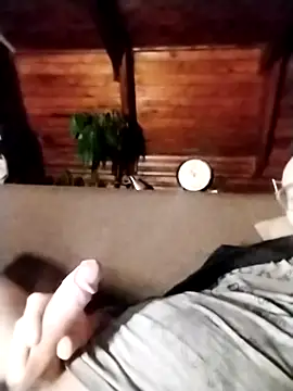 Snapshot of tomee83 chatting on 11/24/25, 10:10 tomee83 online show from 11/24/25, 10:10