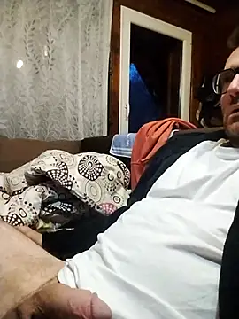 Snapshot of tomee83 chatting on 11/29/25, 05:51 tomee83 online show from 11/29/25, 05:51