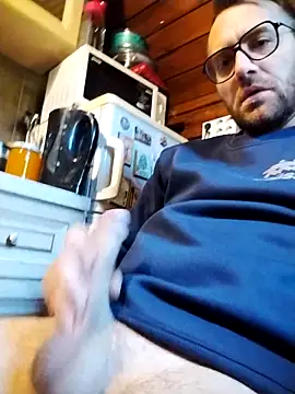 tomee83 online show from 11/01/25, 07:35