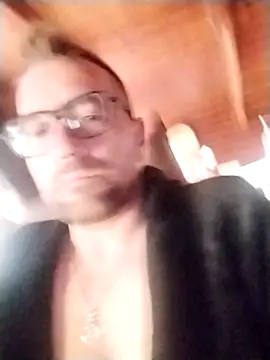 Snapshot of tomee83 chatting on 11/12/25, 06:50 tomee83 online show from 11/12/25, 06:50