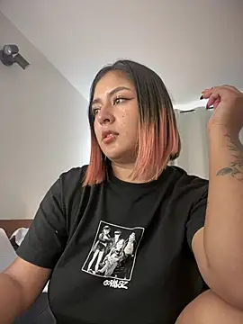 Snapshot of Rae_Lil_White chatting on 02/16/25, 09:49 Rae Lil White online show from 02/16/25, 09:49