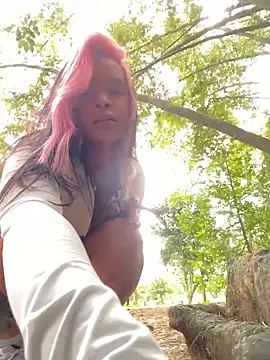 sarah salis  online show from 11/19/25, 07:03