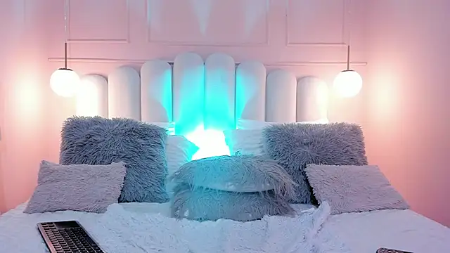 sarah salis  online show from 11/06/25, 10:03