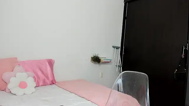 Snapshot of analia_collins chatting on 06/19/26, 01:28 analia collins online show from 06/19/26, 01:28