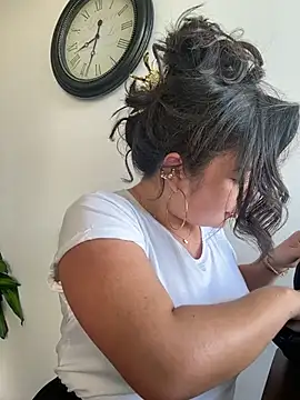 Snapshot of sukhakunis1 chatting on 02/20/26, 01:35 sukhakunis1 online show from 02/20/26, 01:35