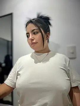 sukhakunis1 online show from 11/26/25, 12:43