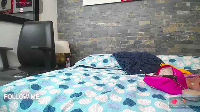 dayadubey  online show from 04/06/26, 11:33