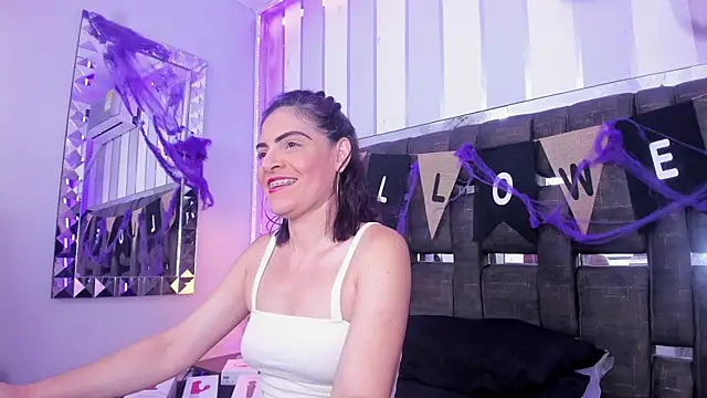 KatteMoss online show from 10/24/25, 08:30