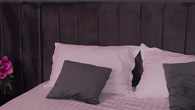 Emmelyn online show from 04/15/26, 04:40