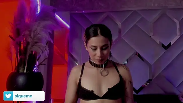 Sara Foxx1 online show from 12/01/25, 08:53