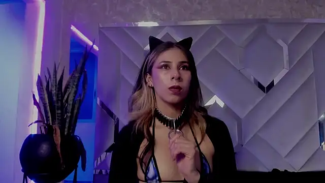 Sara Foxx1 online show from 10/14/25, 10:20