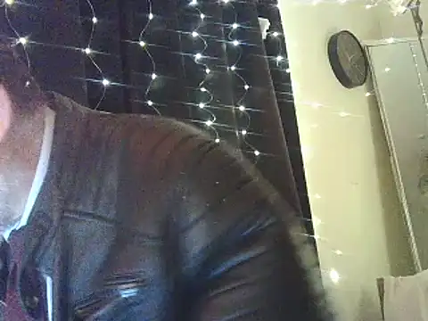 Snapshot of DaddyQuimHot chatting on 02/02/25, 03:21 DaddyQuimHot online show from 02/02/25, 03:21