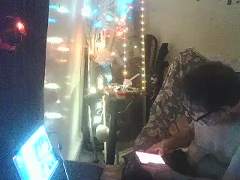 Snapshot of DaddyQuimHot chatting on 03/17/25, 03:47 DaddyQuimHot online show from 03/17/25, 03:47