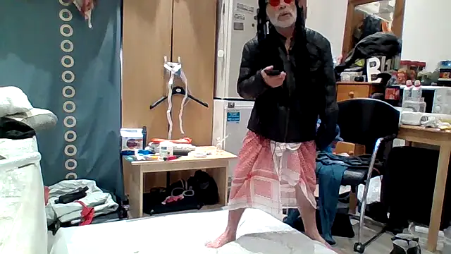 Snapshot of DaddyQuimHot chatting on 09/29/25, 01:45 DaddyQuimHot online show from 09/29/25, 01:45