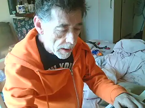 Snapshot of DaddyQuimHot chatting on 02/04/25, 10:00 DaddyQuimHot online show from 02/04/25, 10:00