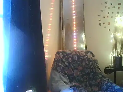 Snapshot of DaddyQuimHot chatting on 02/11/25, 10:58 DaddyQuimHot online show from 02/11/25, 10:58