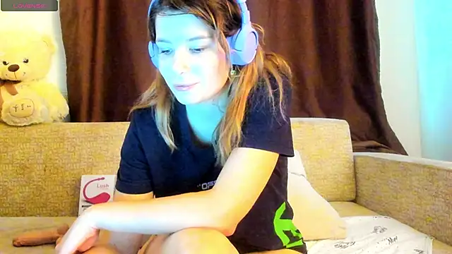 Snapshot of Leila_purr18 chatting on 09/12/25, 09:42 Leila purr18 online show from 09/12/25, 09:42