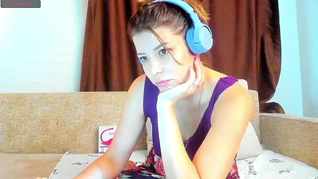 Snapshot of Leila_purr18 chatting on 09/15/25, 08:26 Leila purr18 online show from 09/15/25, 08:26