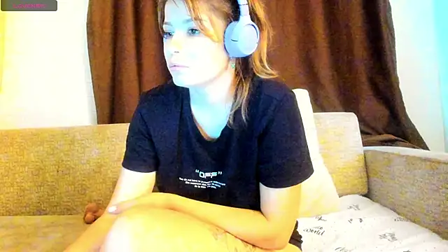 Snapshot of Leila_purr18 chatting on 09/13/25, 11:54 Leila purr18 online show from 09/13/25, 11:54