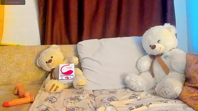 Snapshot of Leila_purr18 chatting on 10/08/25, 08:16 Leila purr18 online show from 10/08/25, 08:16
