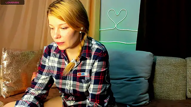 Snapshot of Leila_purr18 chatting on 03/15/25, 02:56 Leila purr18 online show from 03/15/25, 02:56