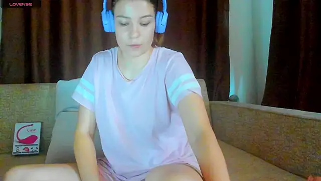 Snapshot of Leila_purr18 chatting on 09/29/25, 07:48 Leila purr18 online show from 09/29/25, 07:48