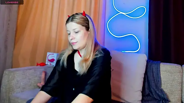 Snapshot of Leila_purr18 chatting on 02/13/25, 07:24 Leila purr18 online show from 02/13/25, 07:24