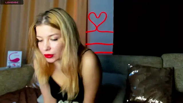 Snapshot of Leila_purr18 chatting on 03/18/25, 09:45 Leila purr18 online show from 03/18/25, 09:45
