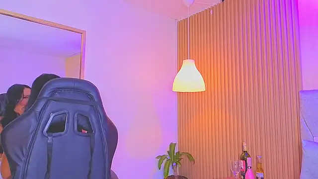 Dakota diaz  online show from 04/05/26, 07:31