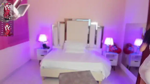 lauramartin1 online show from 03/18/25, 04:18