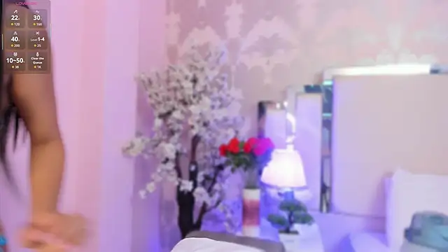 lauramartin1 online show from 04/17/26, 11:24