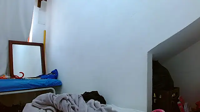 Snapshot of tomboyblue chatting on 11/24/25, 06:08 tomboyblue online show from 11/24/25, 06:08